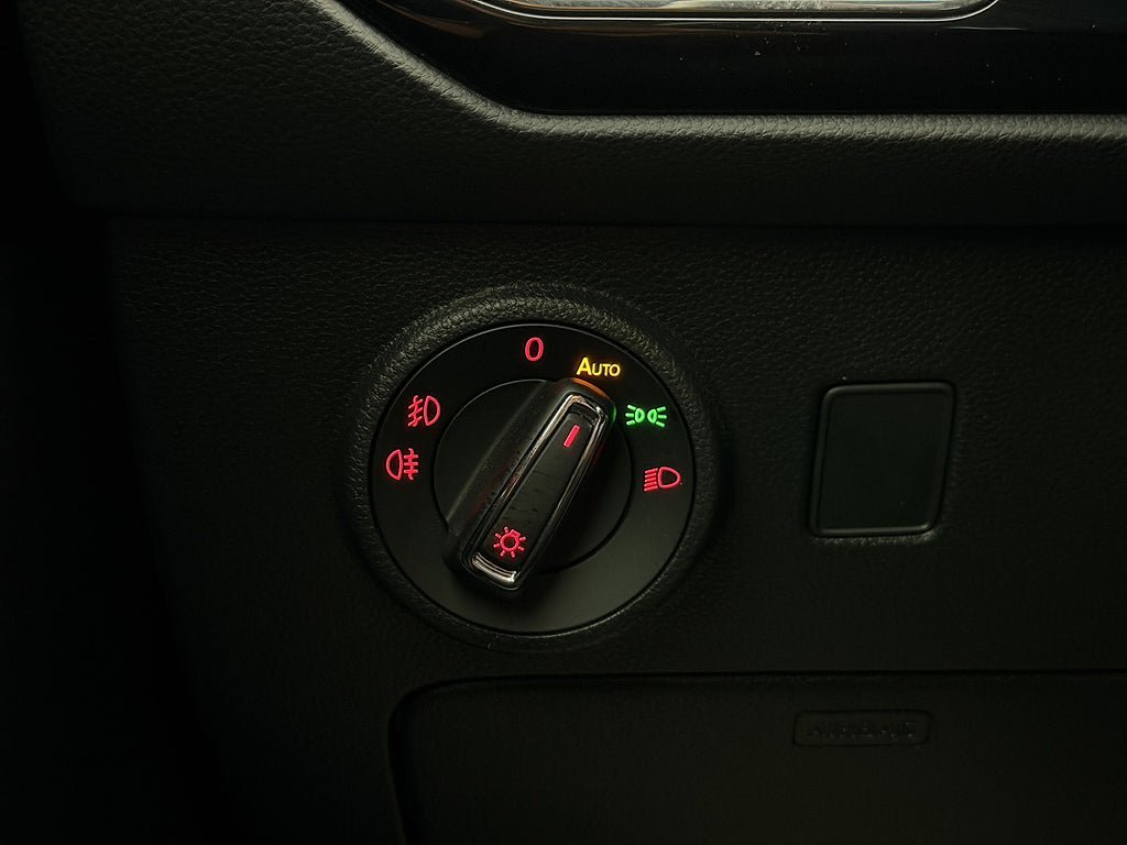 Vehicle Image 32