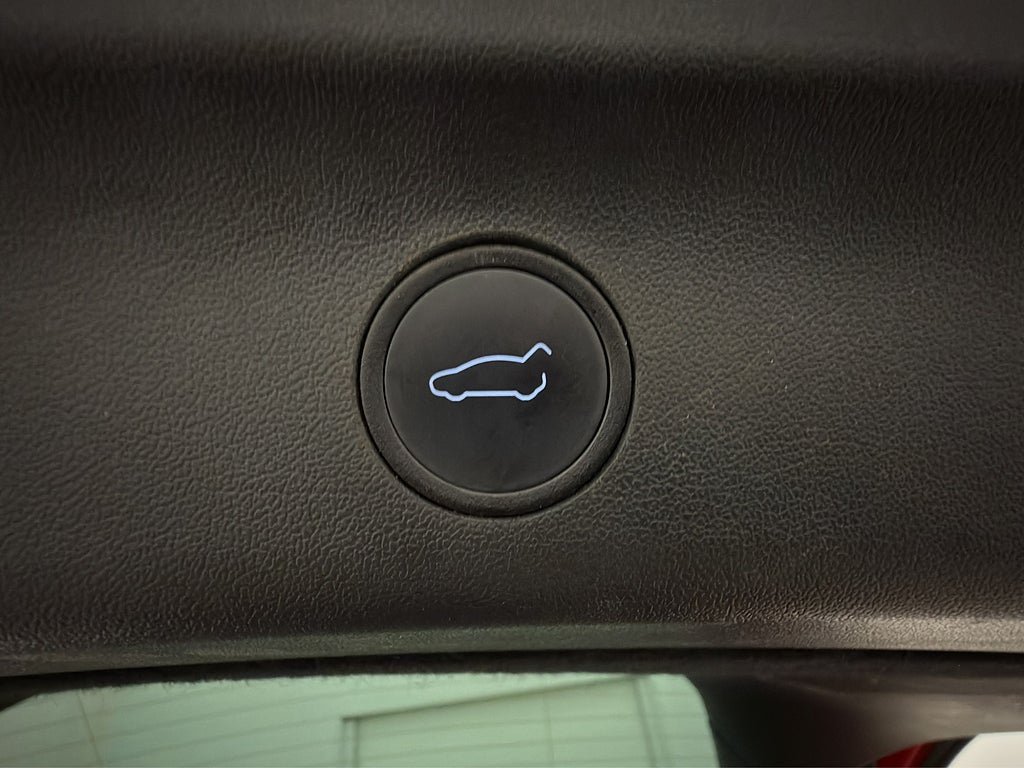 Vehicle Image 25