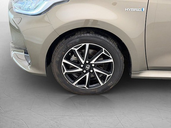 Vehicle Image 25