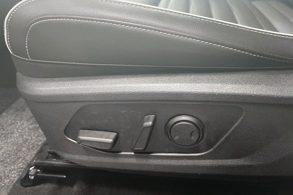 Vehicle Image 24