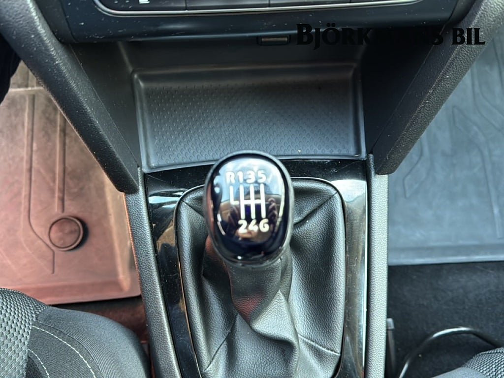 Vehicle Image 12