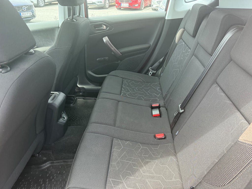 Vehicle Image 13