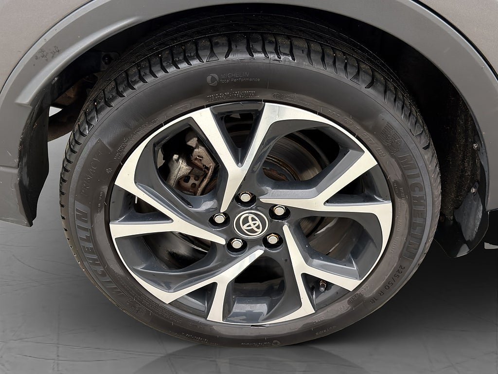 Vehicle Image 11