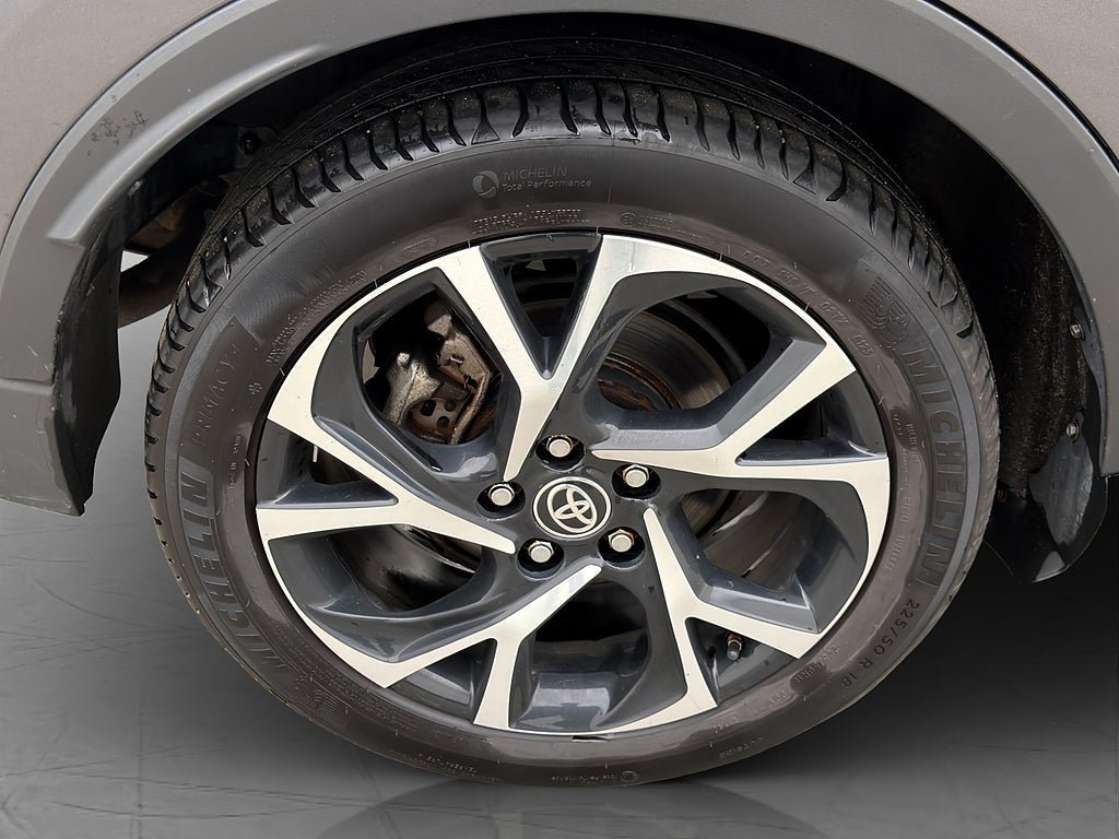 Vehicle Image 12