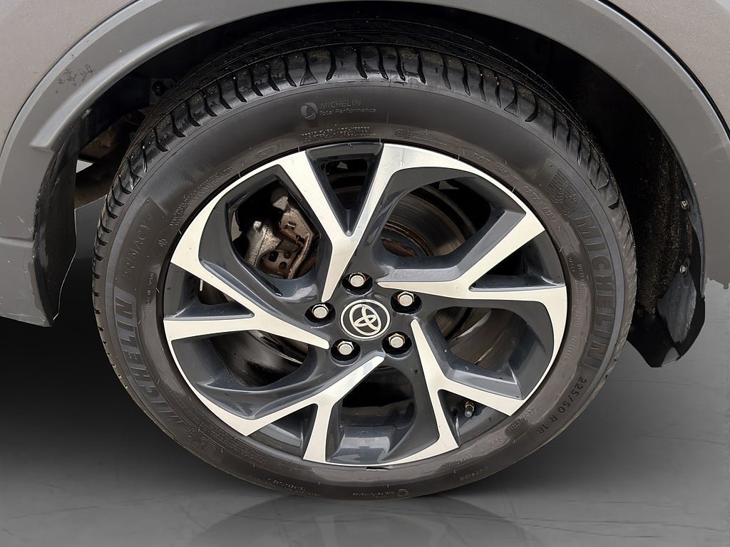 Vehicle Image 13