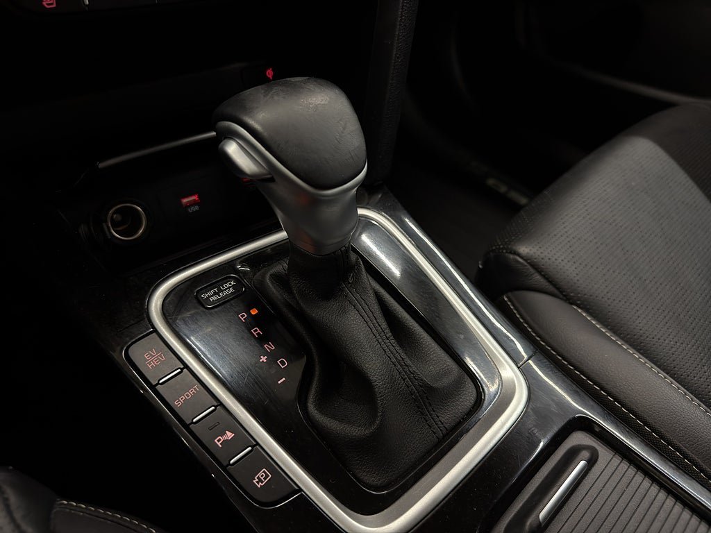 Vehicle Image 25