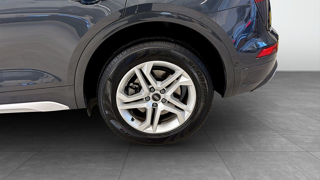 Vehicle Image 6