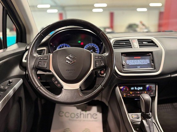 Vehicle Image 12