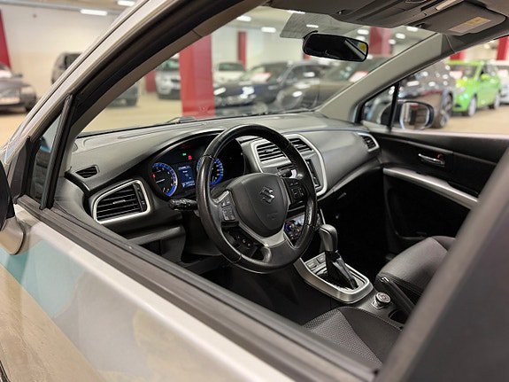 Vehicle Image 13