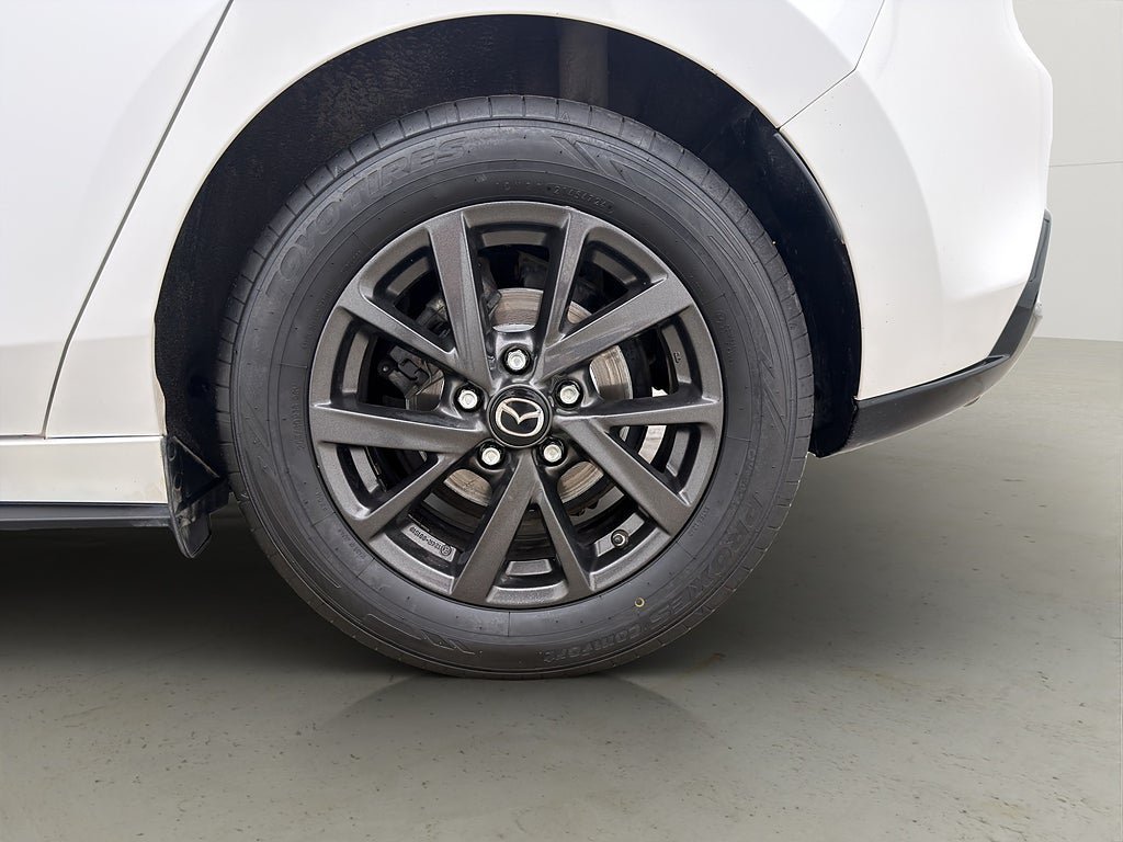 Vehicle Image 11