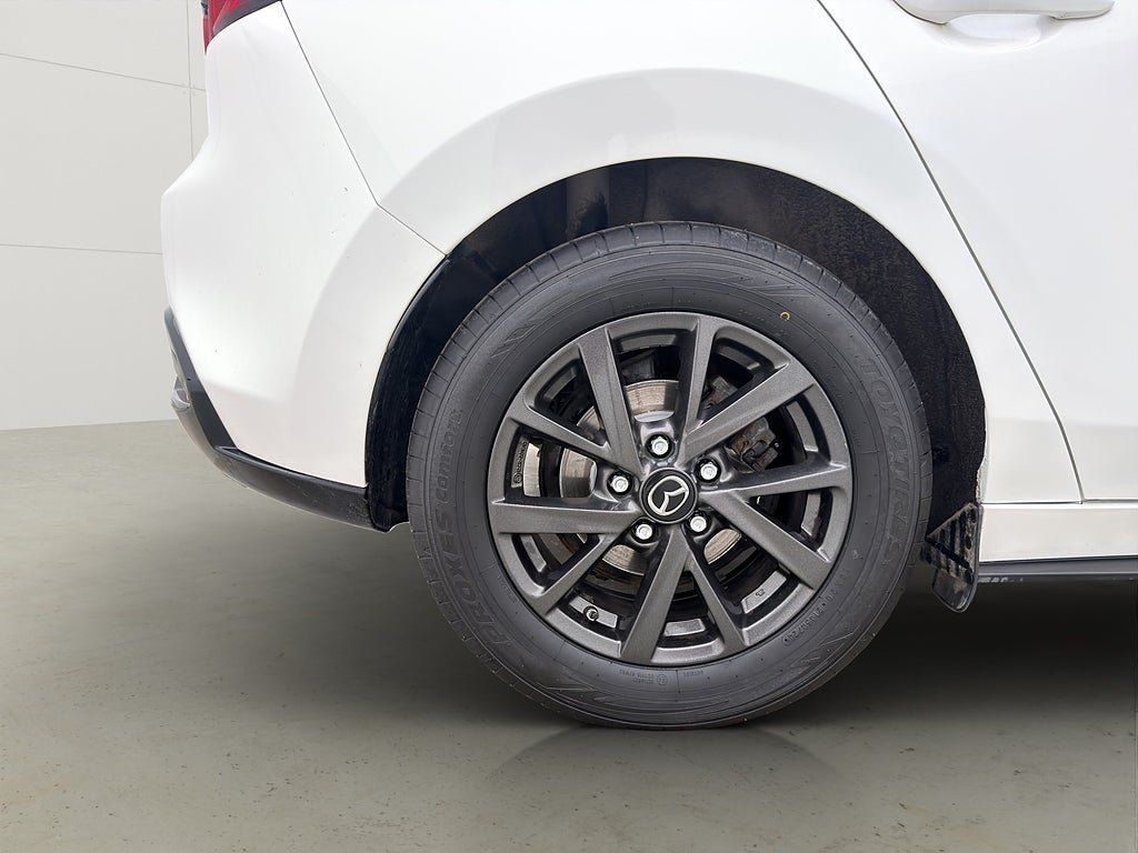 Vehicle Image 12