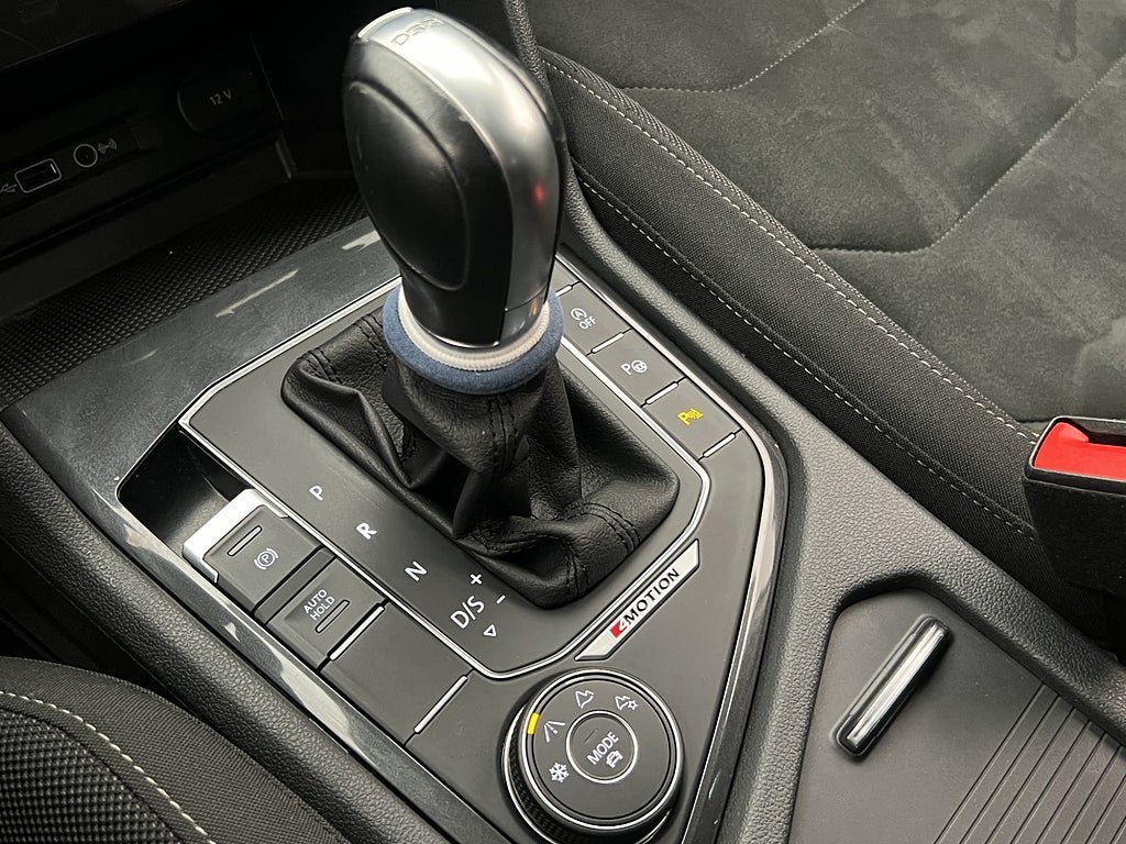 Vehicle Image 28