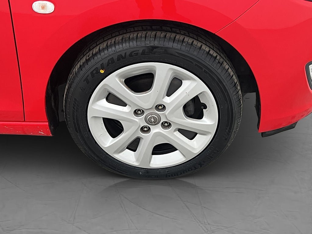 Vehicle Image 25
