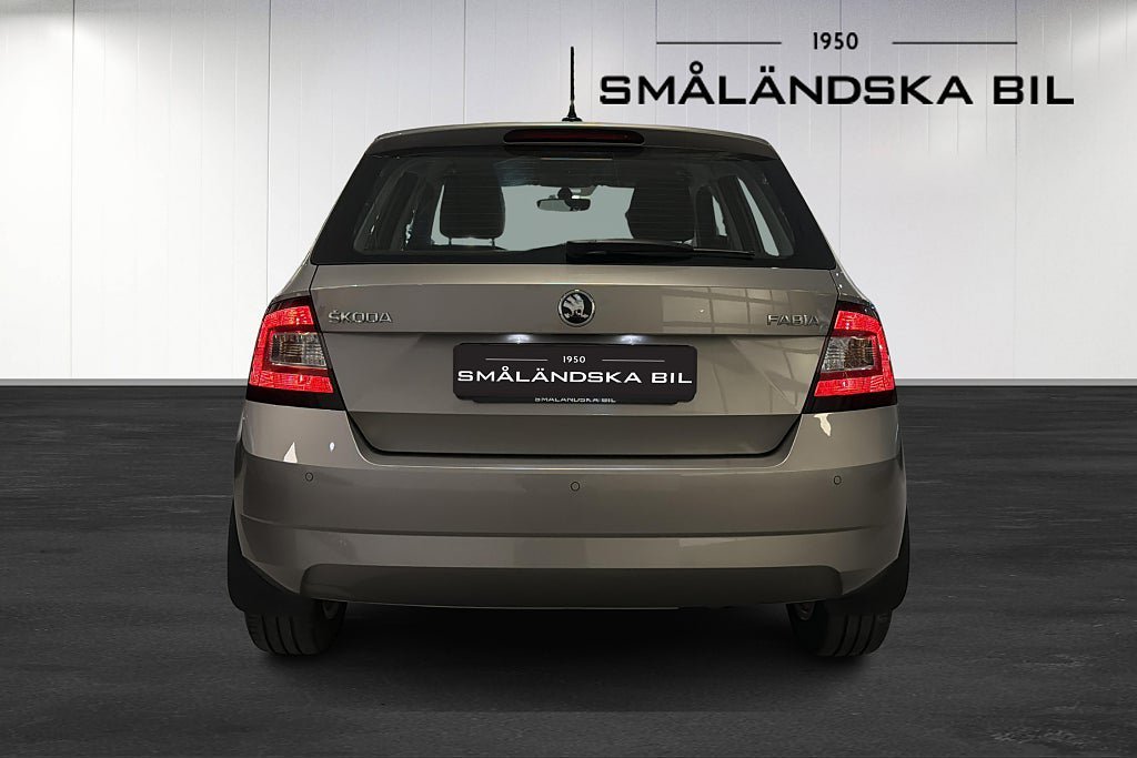 Vehicle Image 6