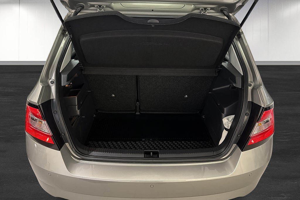 Vehicle Image 16