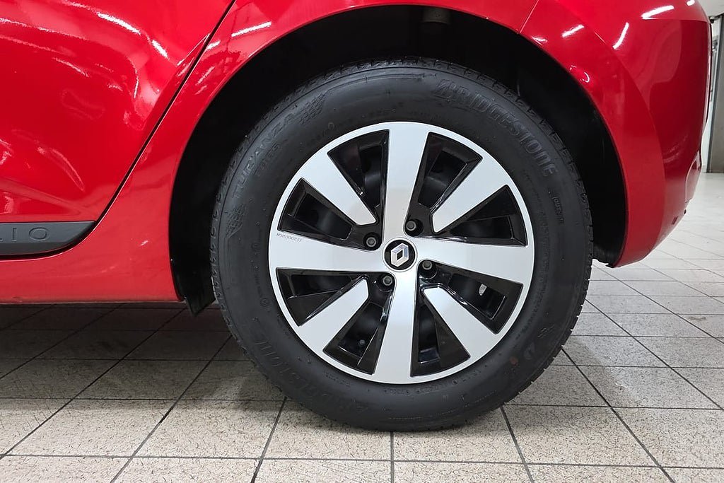 Vehicle Image 17