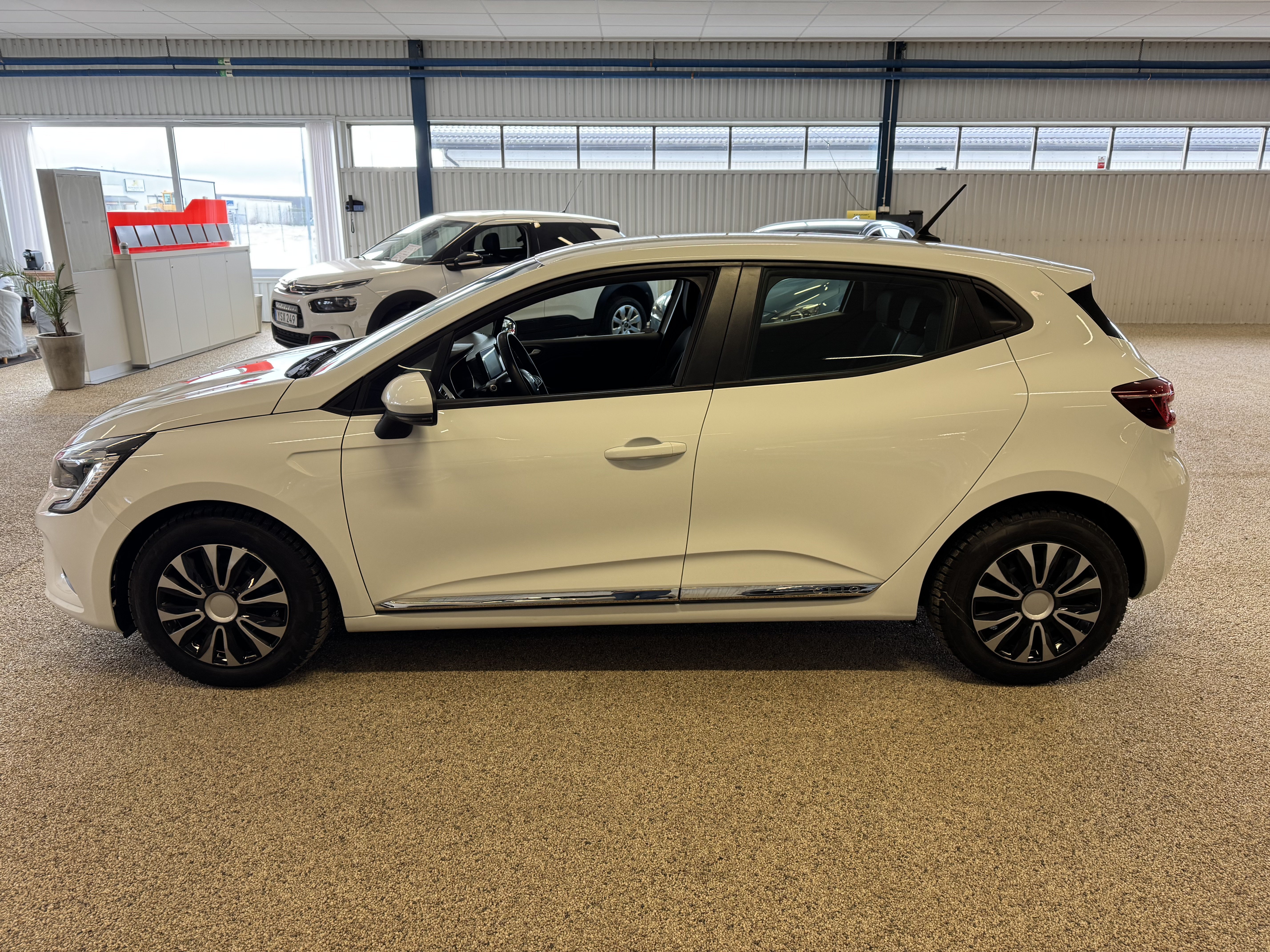 Vehicle Image 6
