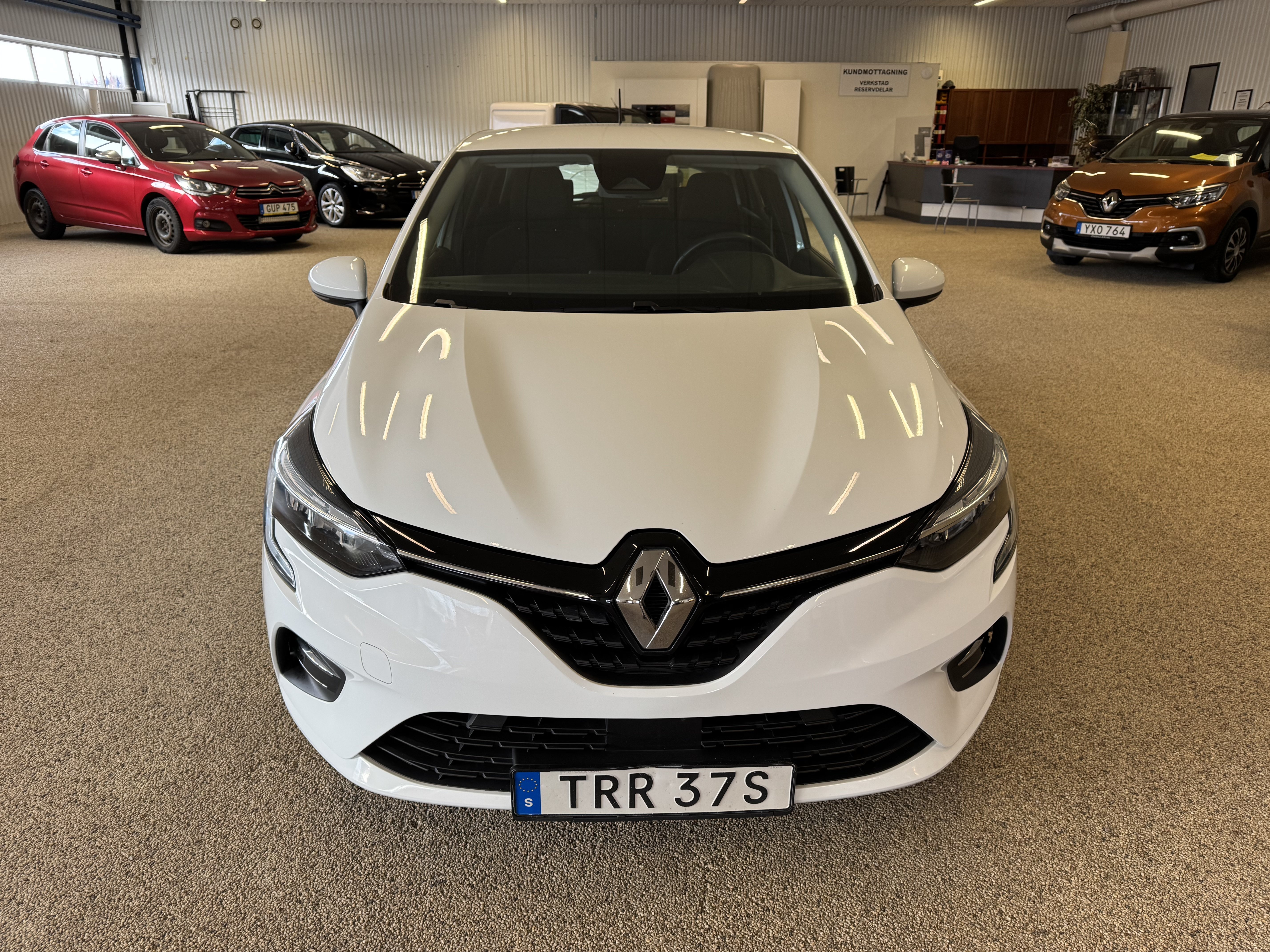 Vehicle Image 8