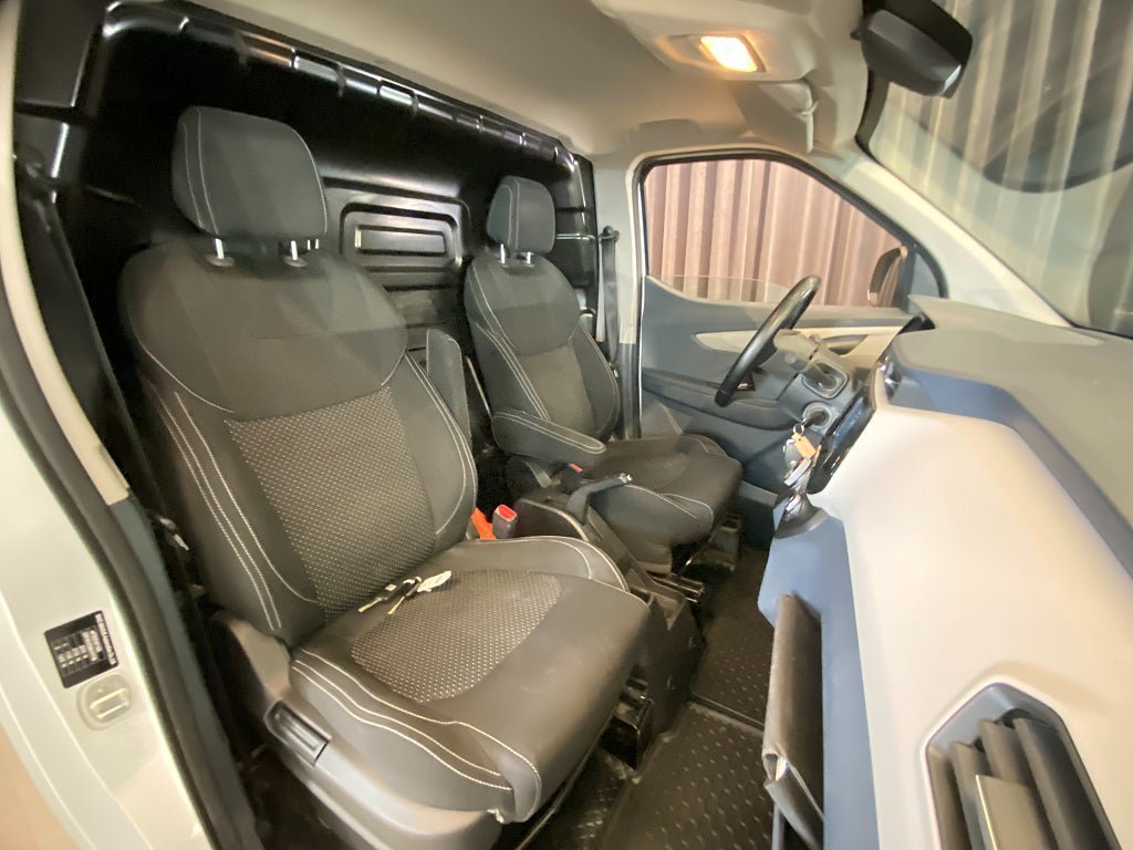 Vehicle Image 10