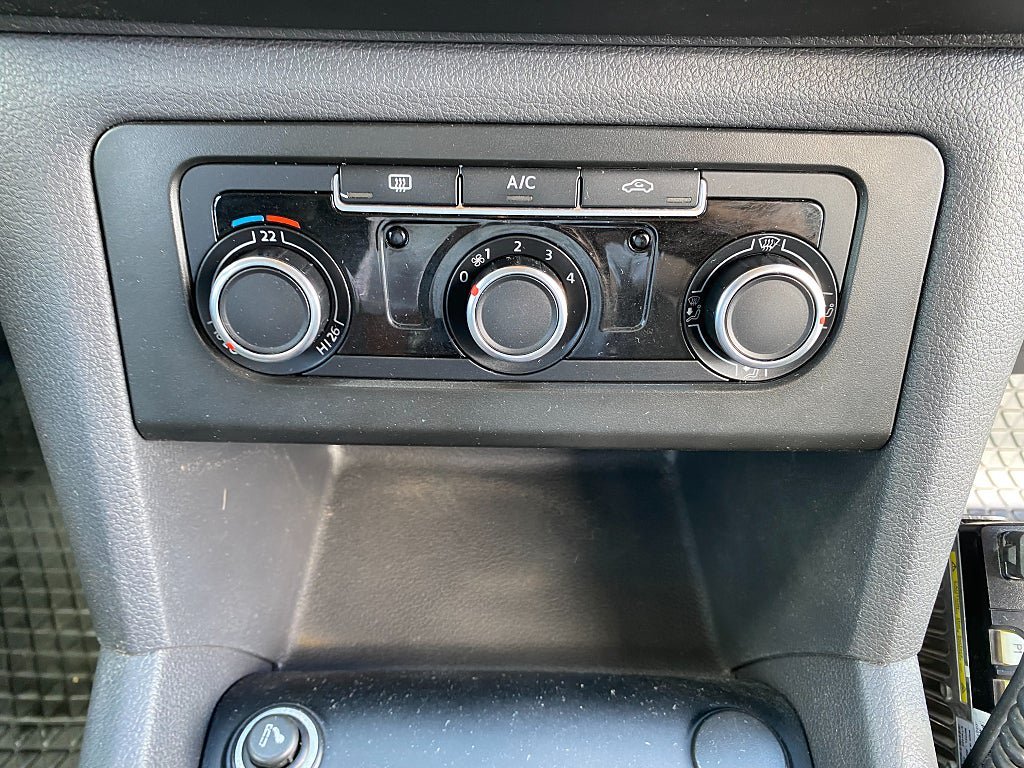 Vehicle Image 32