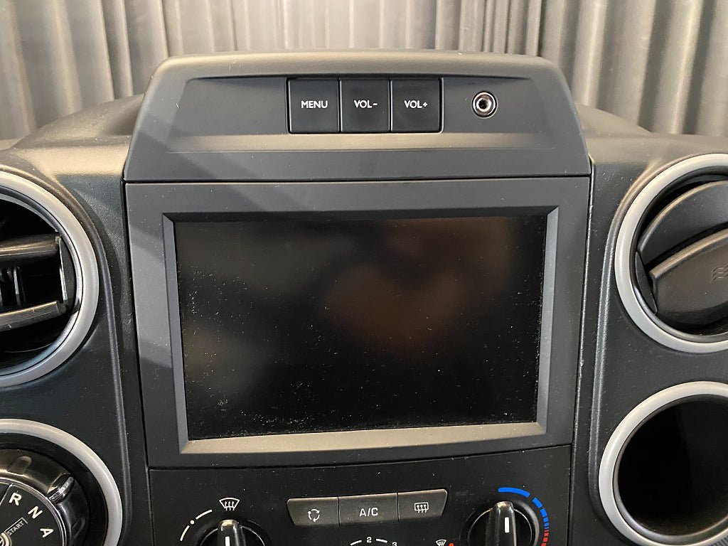 Vehicle Image 24