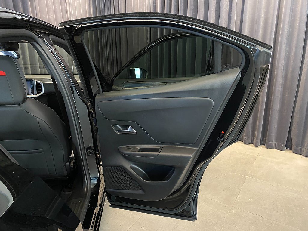Vehicle Image 32