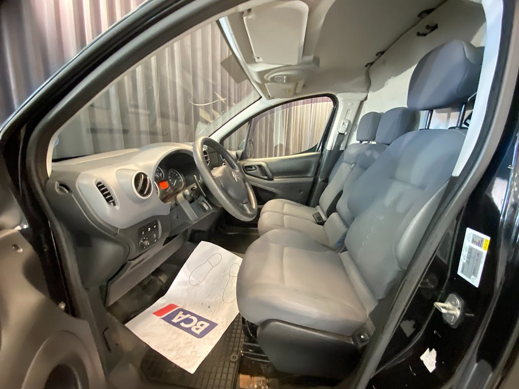 Vehicle Image 35