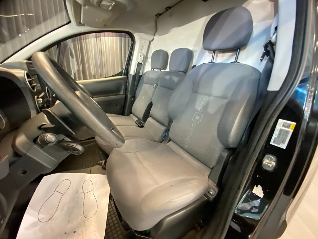 Vehicle Image 36