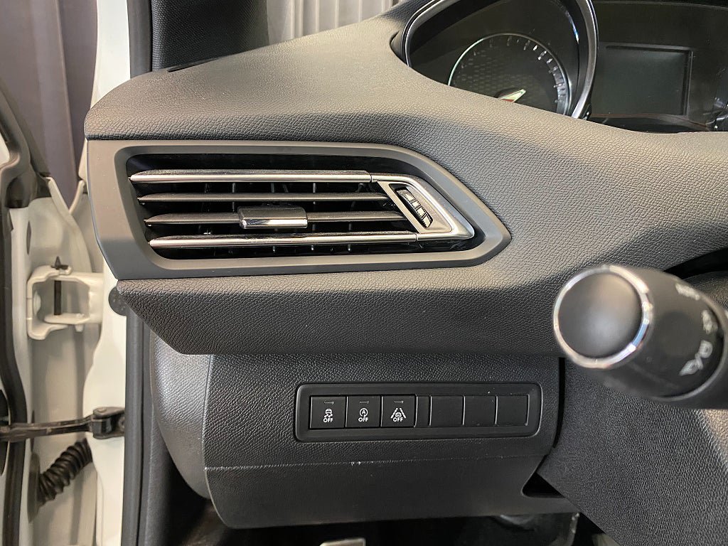 Vehicle Image 46
