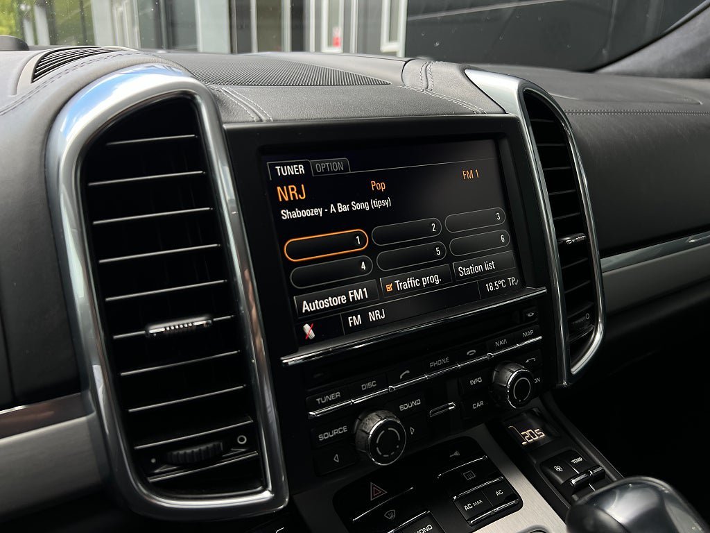 Vehicle Image 17