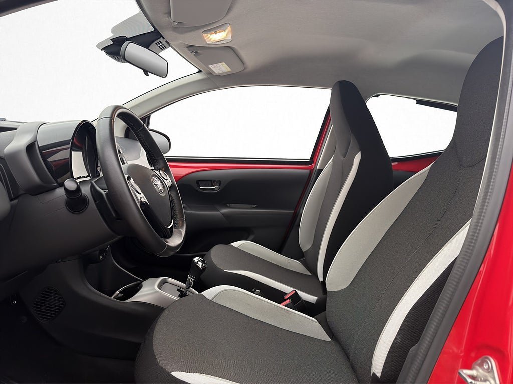 Vehicle Image 11