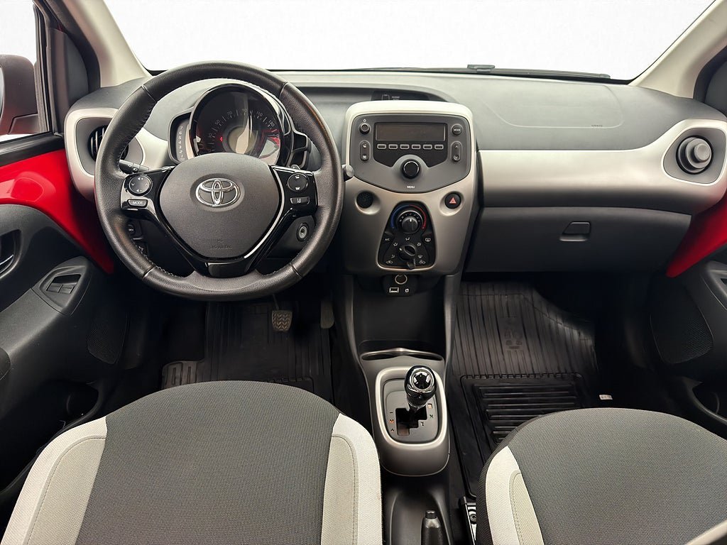Vehicle Image 12