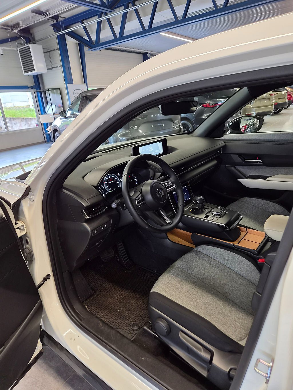 Vehicle Image 8