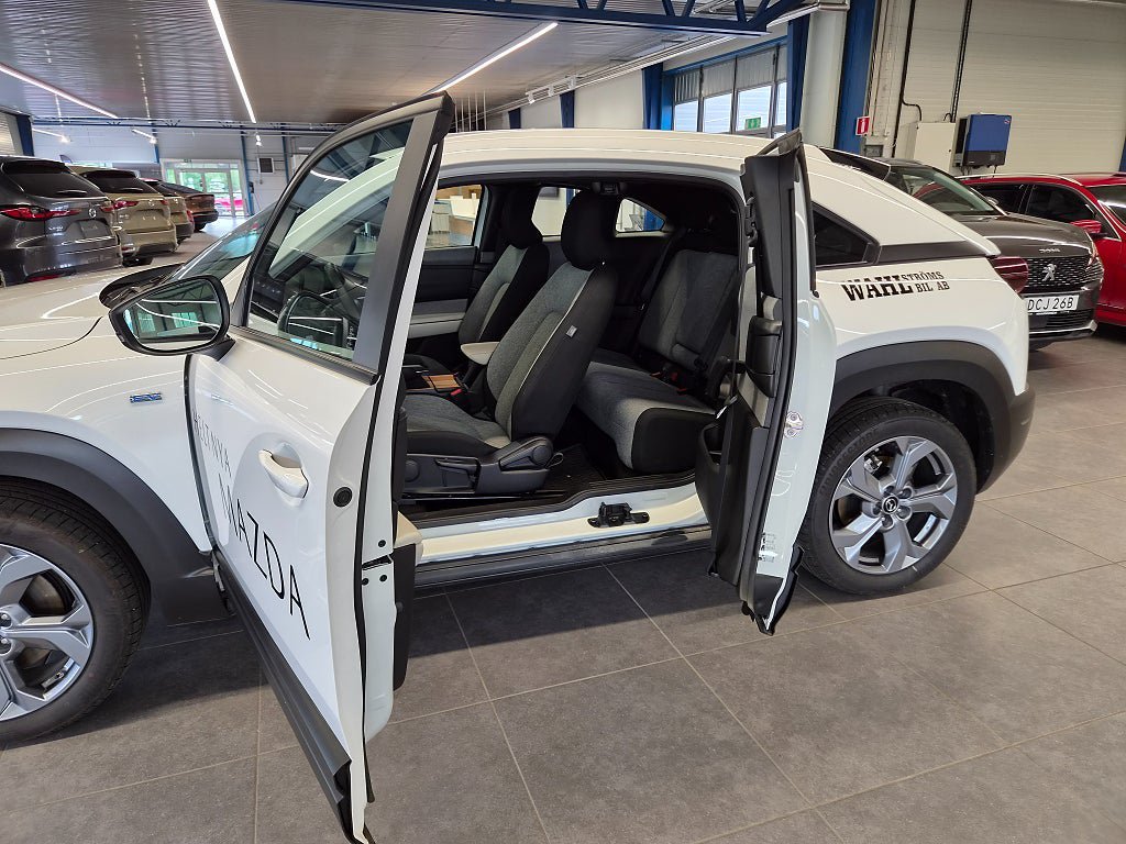 Vehicle Image 12