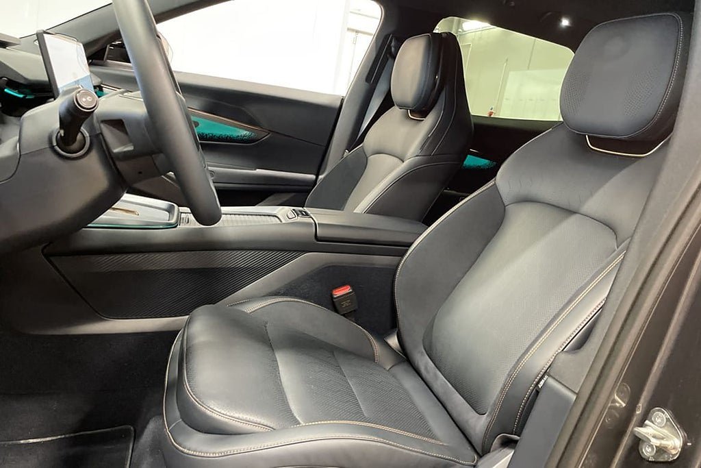 Vehicle Image 10