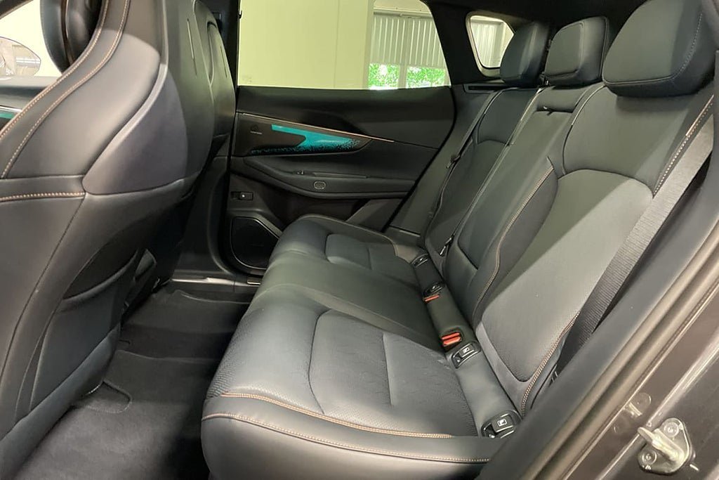 Vehicle Image 13