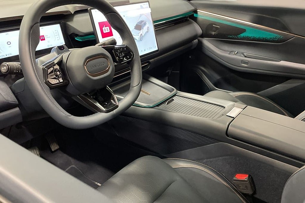 Vehicle Image 16