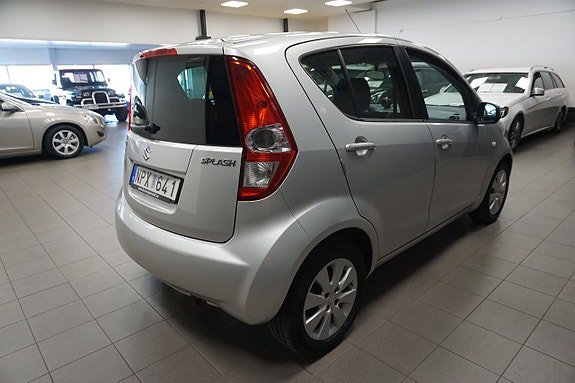 Vehicle Image 8