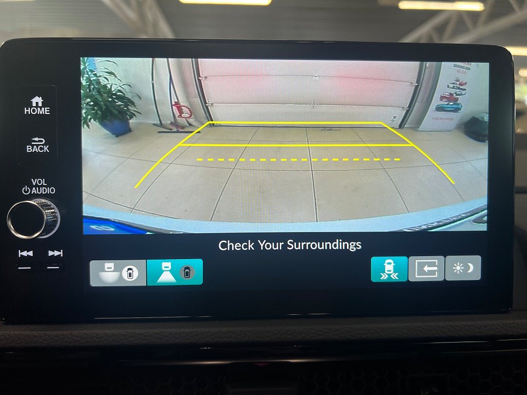 Vehicle Image 16