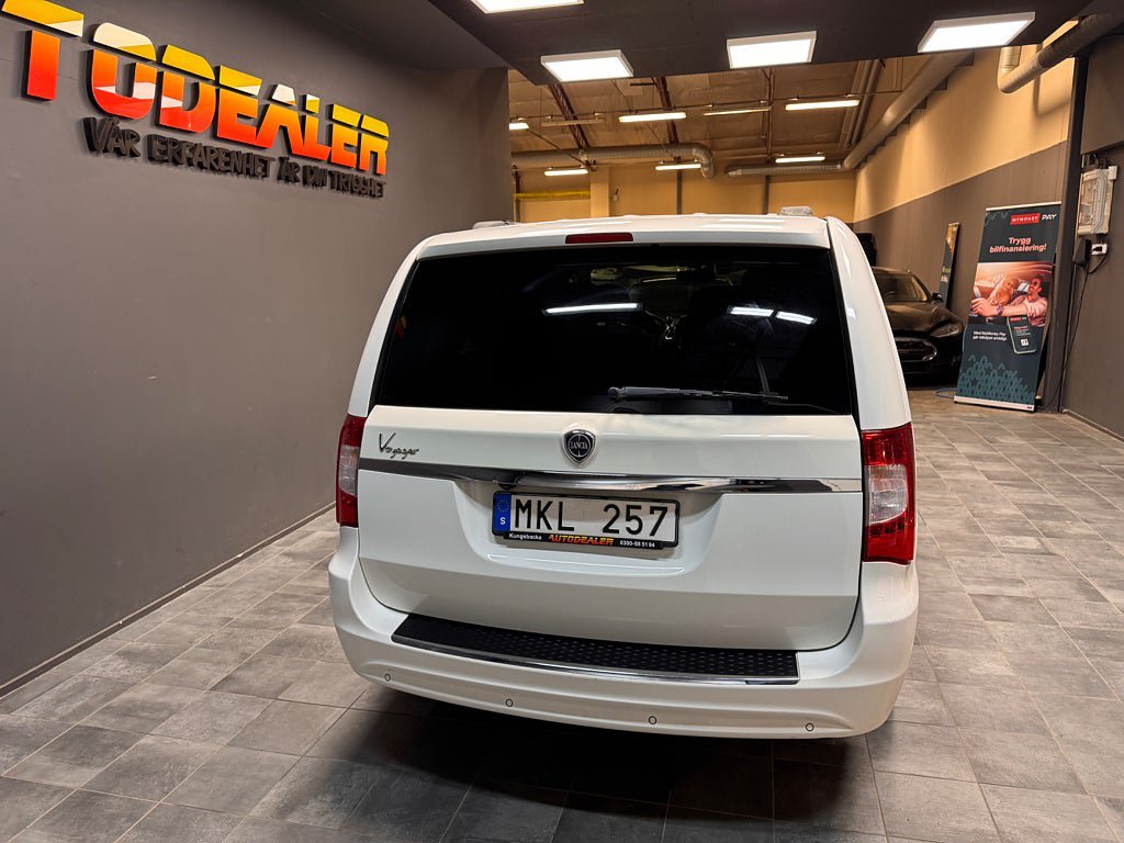 Vehicle Image 4
