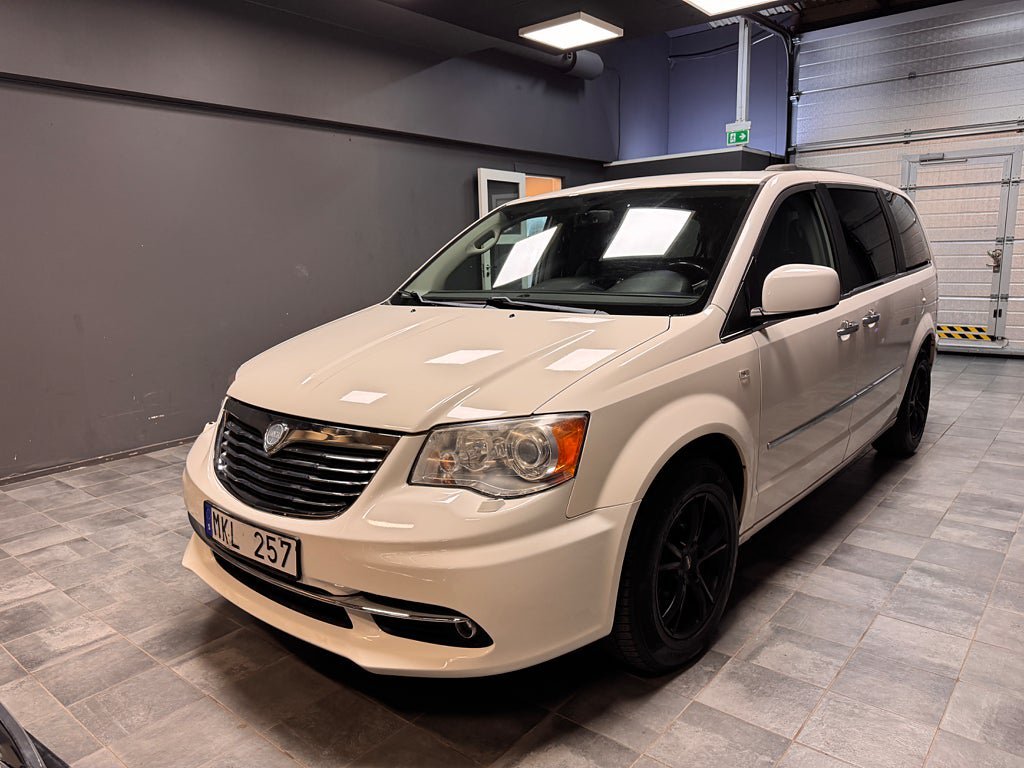 Vehicle Image 6
