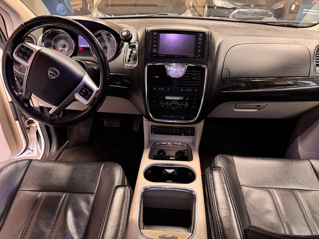 Vehicle Image 12
