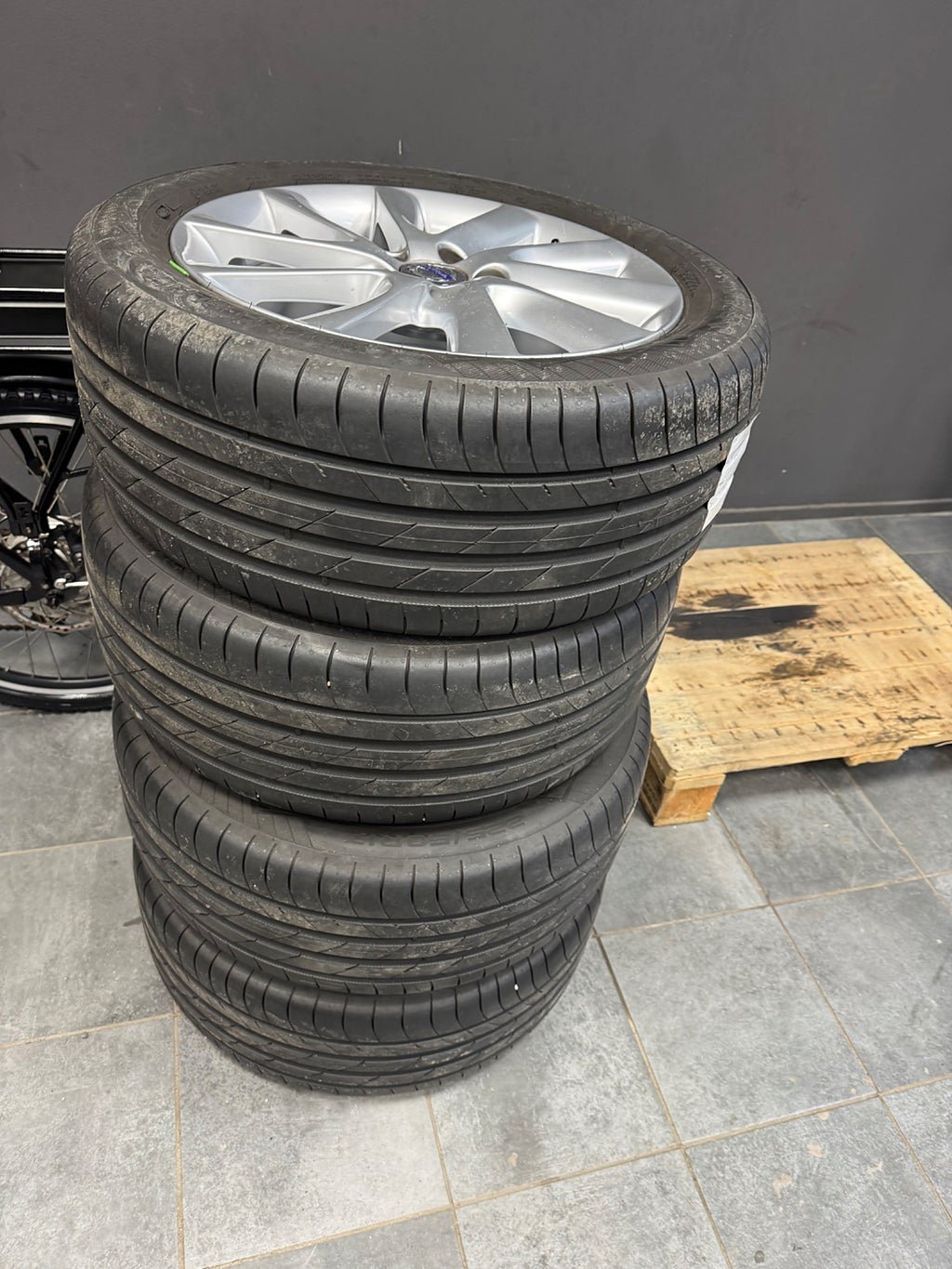 Vehicle Image 8