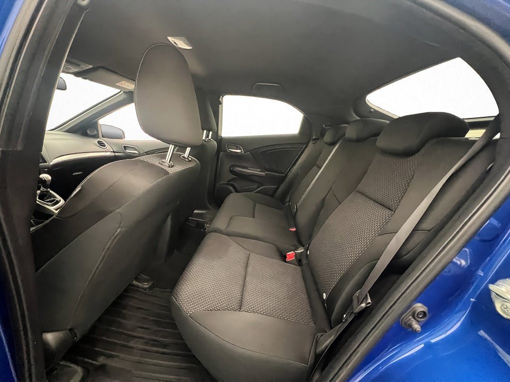 Vehicle Image 16