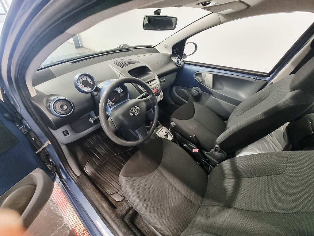 Vehicle Image 6