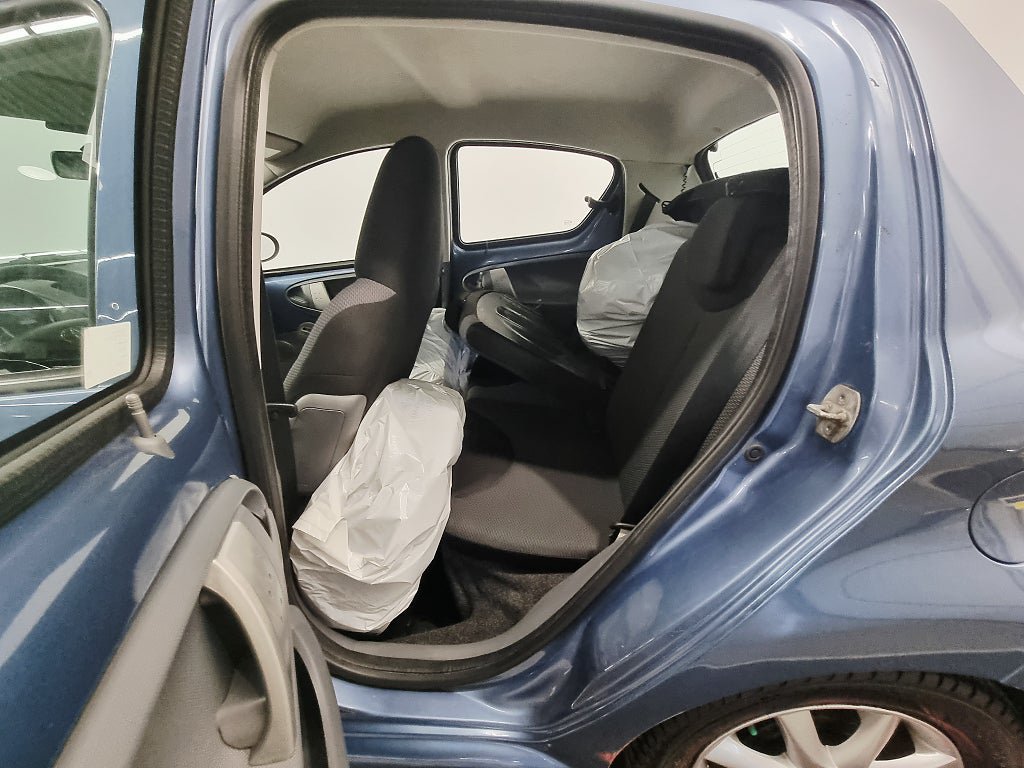 Vehicle Image 8