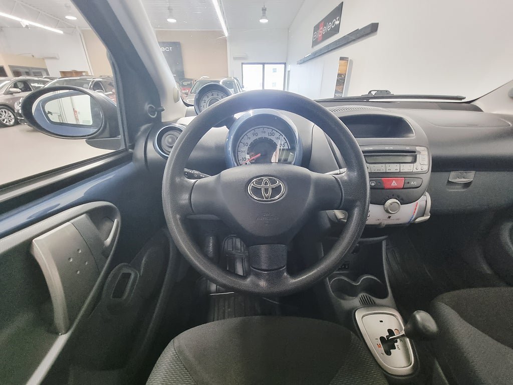 Vehicle Image 10