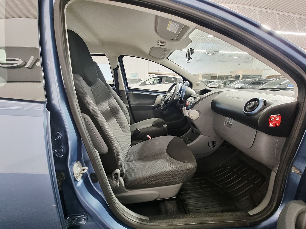 Vehicle Image 14