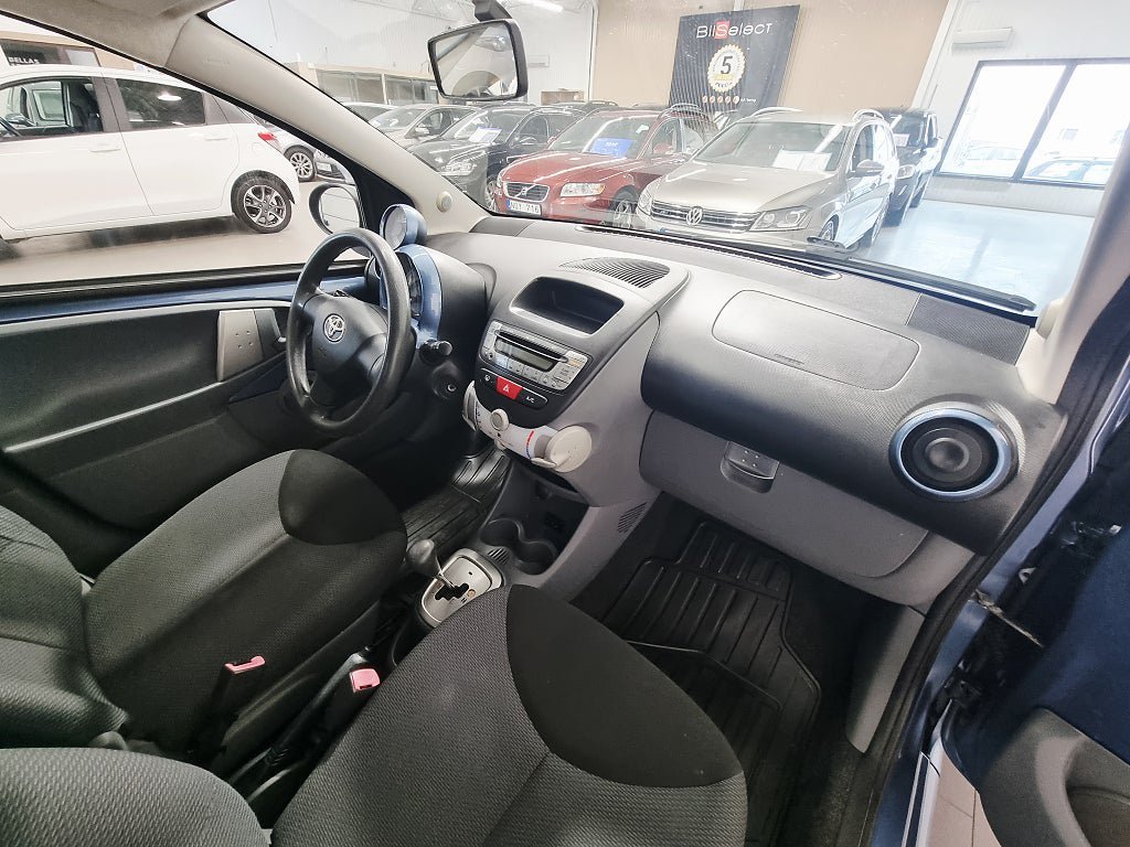 Vehicle Image 15