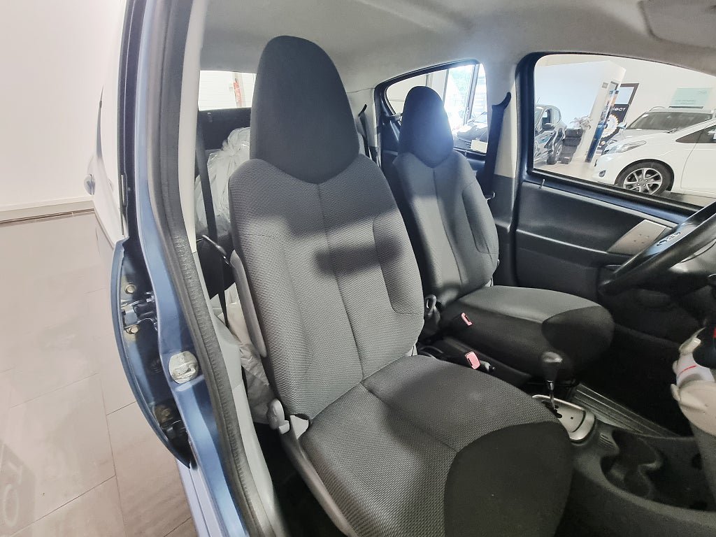 Vehicle Image 16